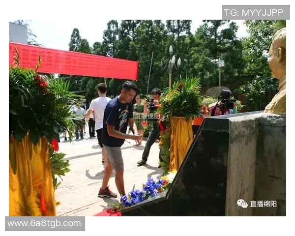 南京羽毛球队在世界锦标赛中的辉煌突破与奋斗历程回顾 南京羽毛球队在世界锦标赛中的辉煌突破与奋斗历程回顾