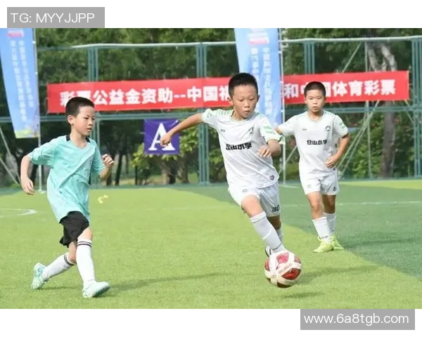 足球明星走进中国校园传授足球技艺点燃年轻梦想 足球明星走进中国校园传授足球技艺点燃年轻梦想